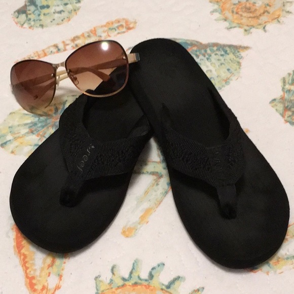 womens reef black flip flops